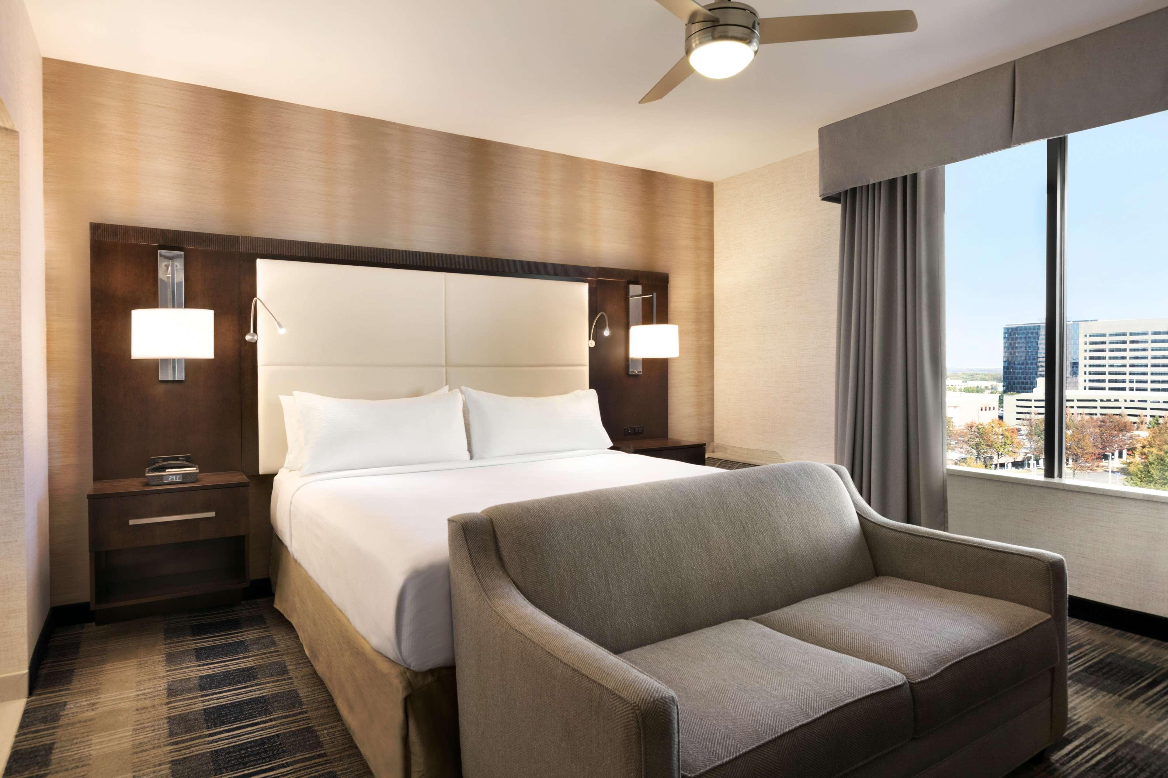 Doubletree By Hilton Mclean Tysons Hotel