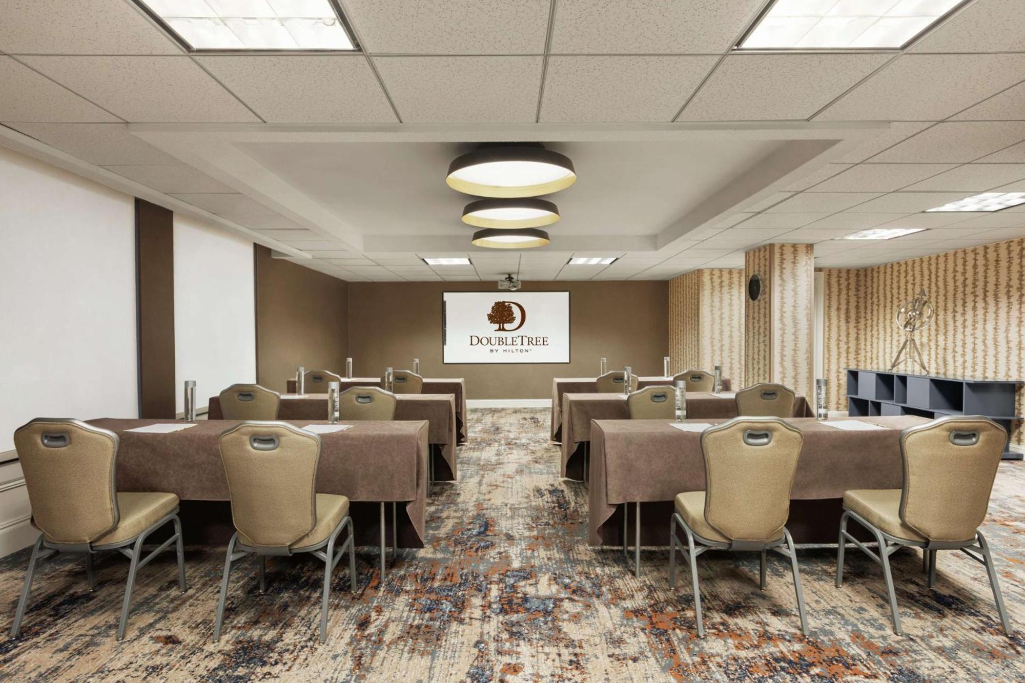 Doubletree By Hilton Mclean Tysons 4*