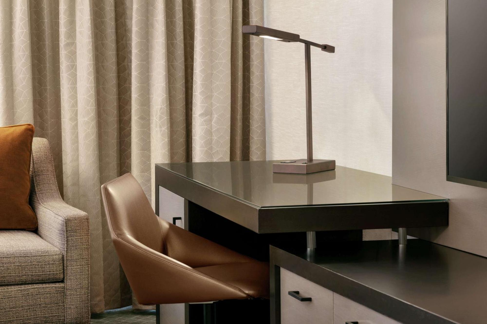Doubletree By Hilton Mclean Tysons Hotel